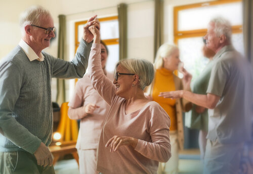 Senior:innen beim Seniorentanz