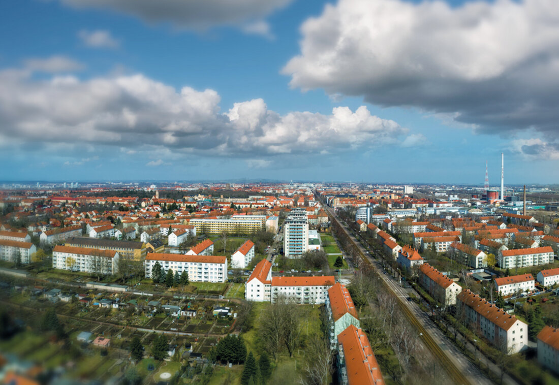 Blick auf den Rosengarten und die Merseburger Straße von oben