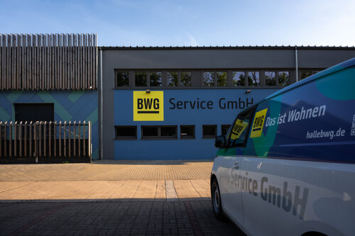 BWG Service Fahrzeug vor dem Büro der BWG Service GmbH