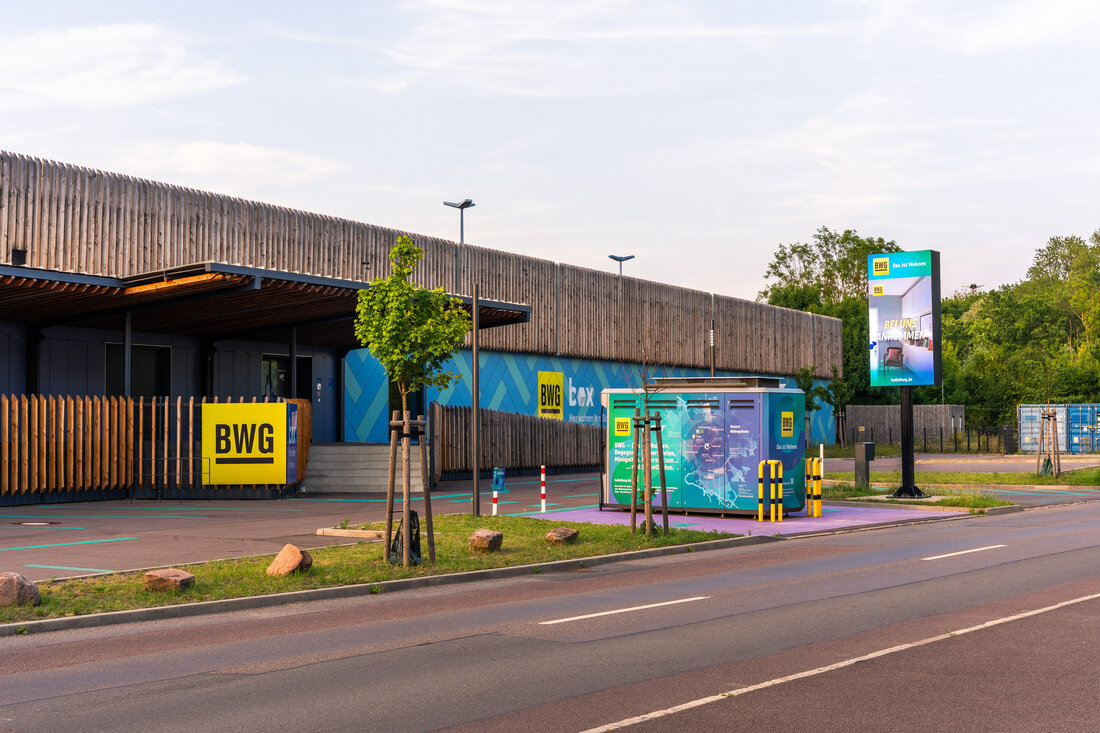 LED-Wand am Holzplatz 10 mit laufender BWG-Werbung