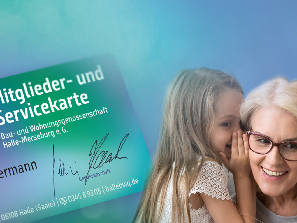 Banner der BWG „Mitglieder- und Servicekarte“: links eine Mitgliedskarte mit Beispielname, in der Mitte eine lächelnde ältere Frau, der ein Mädchen etwas ins Ohr flüstert, rechts eine Familie mit zwei Kindern und einem Baby auf dem Sofa vor blau-grünem Hintergrund.